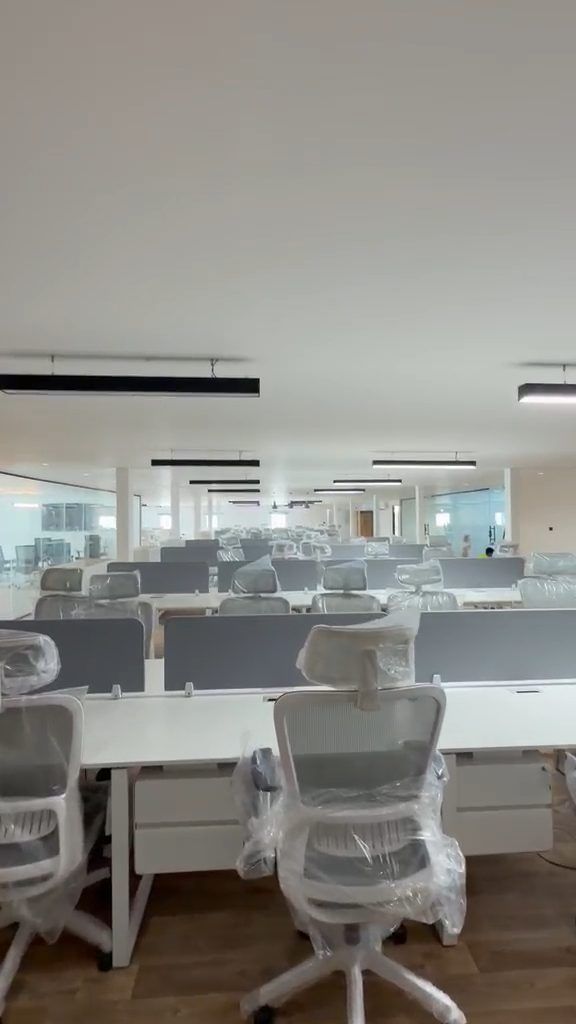Video: Open-Plan Office Inside a Prefab Building