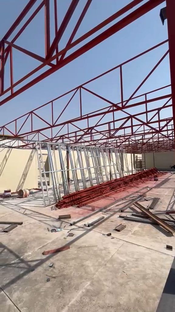 Video: Steel Roof Trusses Installed on a Prefab Building